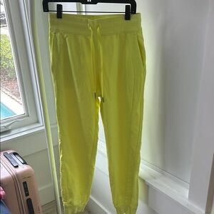 Women’s Lululemon neon Scuba jogging sweat pants size 6